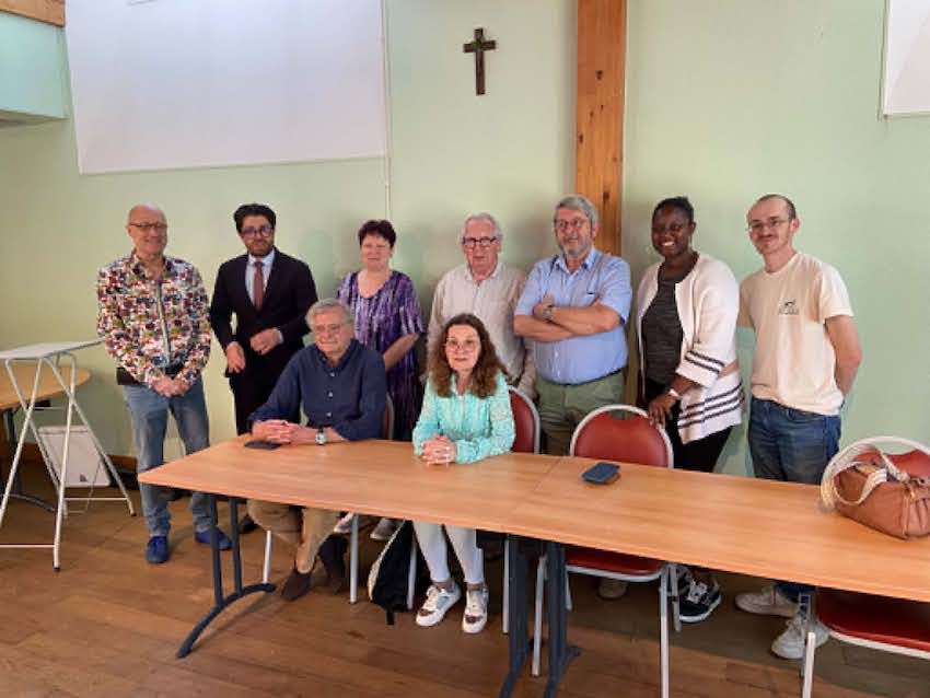 Les bénévoles de la conférence de Honfleur réunis autour de la table